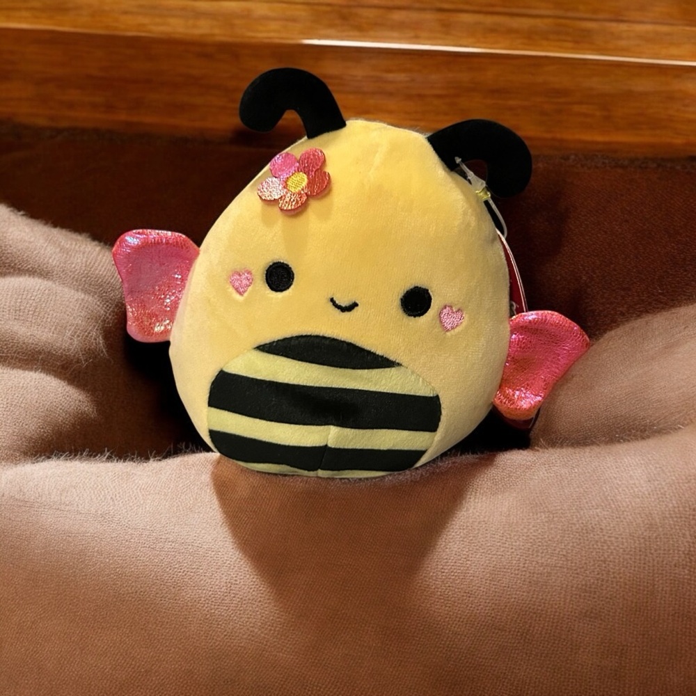 4.5” Squishmallows Sunny the Bee Valentine 2023 Plush – NWT